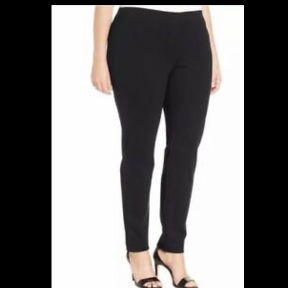 Macy’s Alfani black skinny leg pants in 18W.